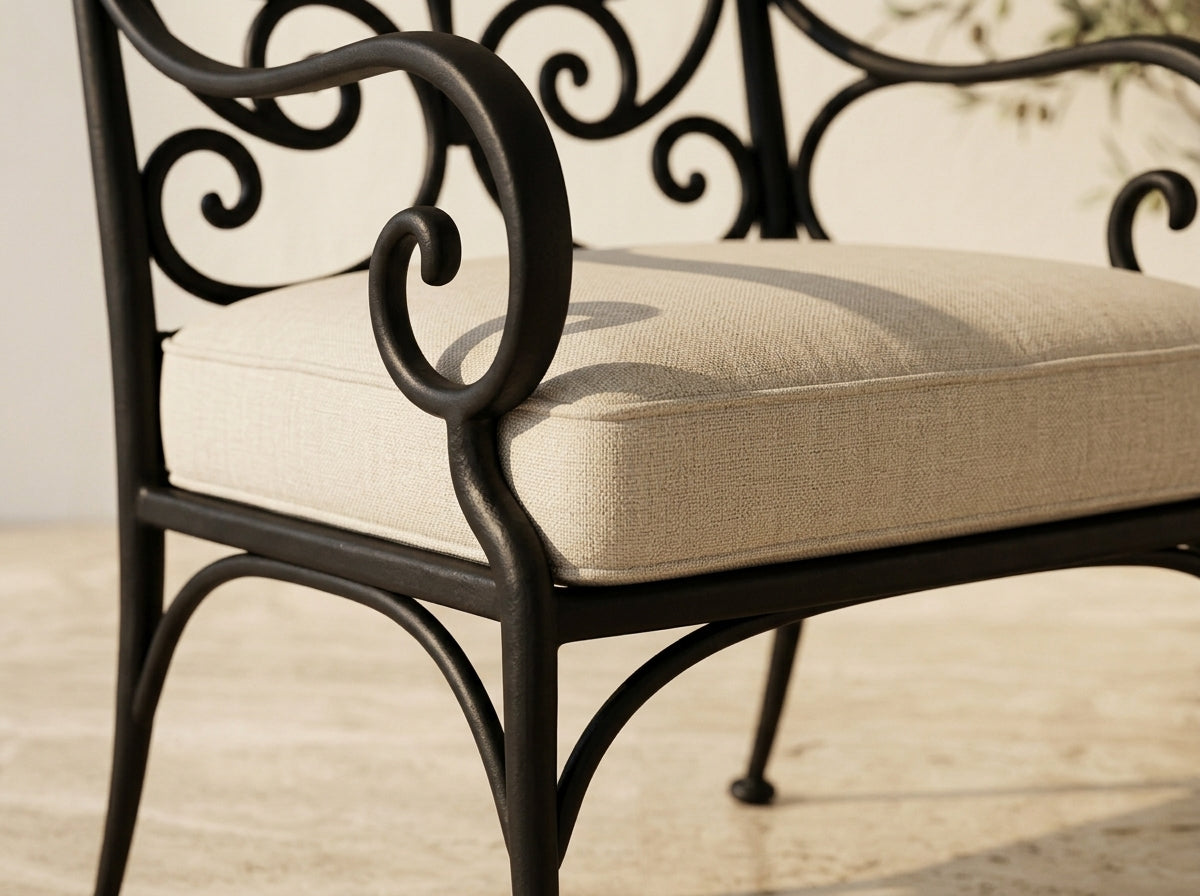 Détail du coussin en lin écru du fauteuil — Mon Siège Personnalisé