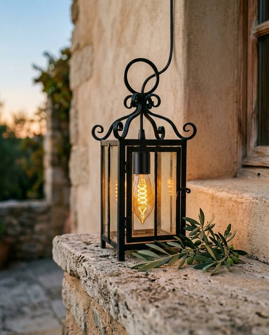 Lanterne en fer forgé et verre, luminaire électrique à ampoule filament, forgée à la main — Mon Siège Personnalisé